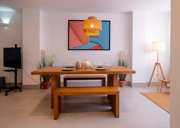 Bright Apartment With Views 3 Bedrooms 2 Bathrooms